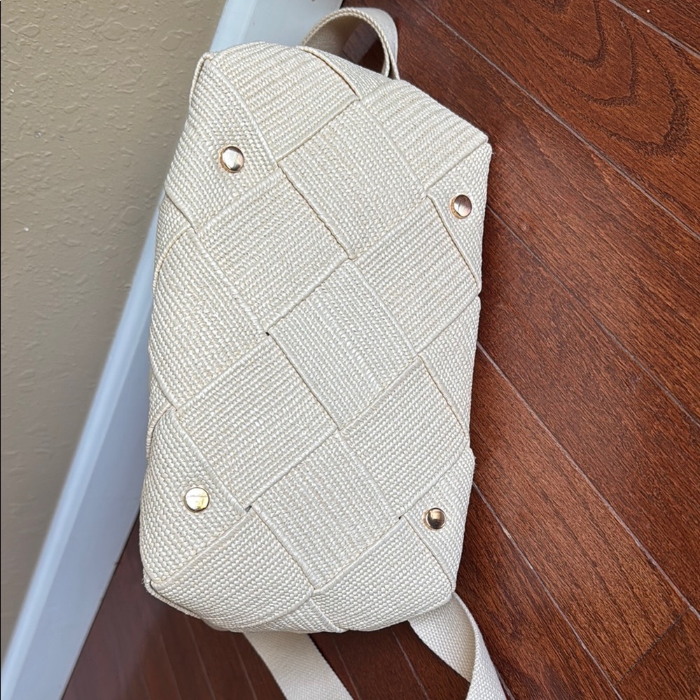 Sol and Selene RESILIENCE - WOVEN STRAW TOTE - Picture 3 of 8